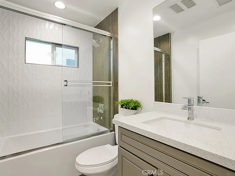 5729 N Willow Crest Ave #5729 — Photo 12