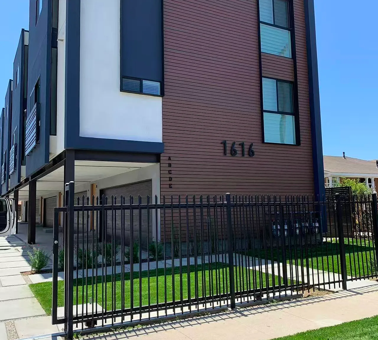 4 bed, 2.5 bath, 1270 sqft, $4,200 — Photo 1