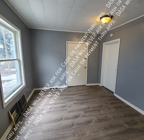 27 Locust St #LOWER — Photo 2