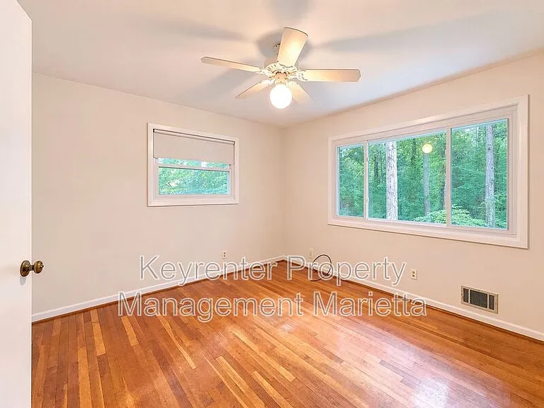 3720 Lake Dr SE — Photo 24