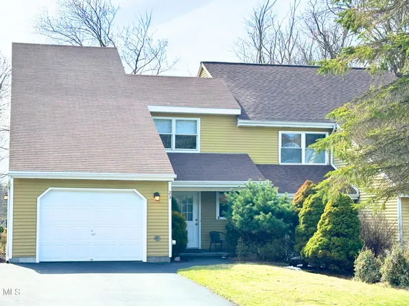 23 Mohawk Trail, Clifton Park, NY 12065