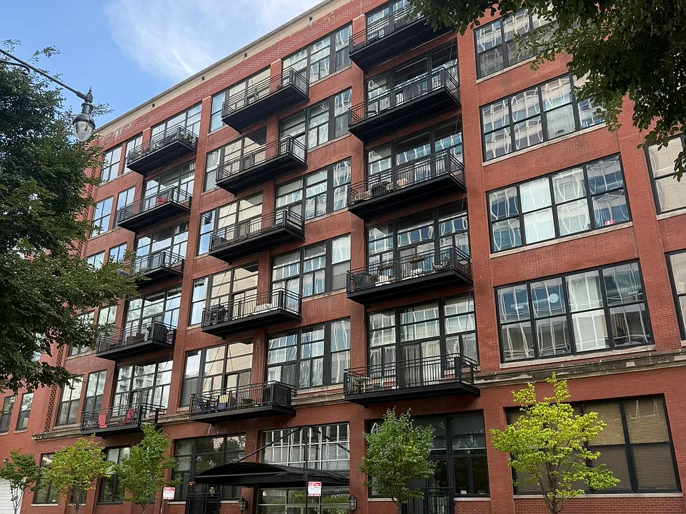 525 W Superior St #521