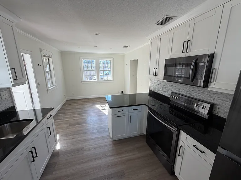 211 S Melville Ave #C — Photo 9