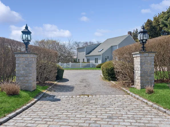 114 Newlight Ln, Water Mill, NY 11976