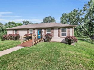 6616 NW Hamer Dr, Kansas City, MO 64118