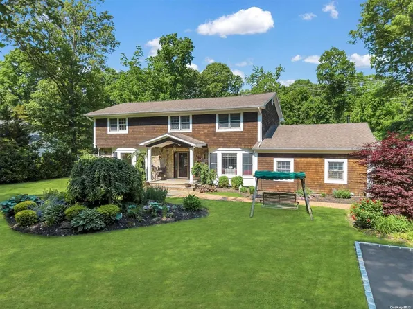 3 Red Oak Court, Dix Hills, NY 11746