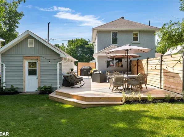 268 John St, Orillia, ON L3V 3H9