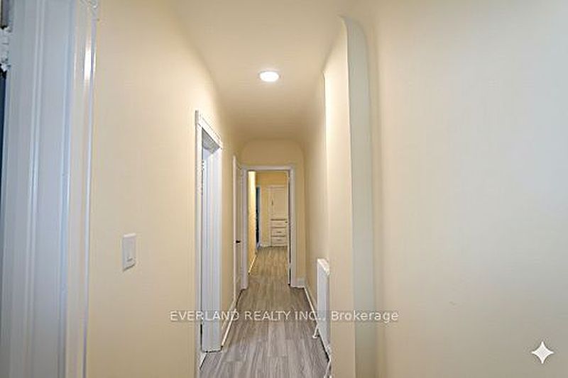 Toronto House for rent - 2 Bedrooms — photo 8