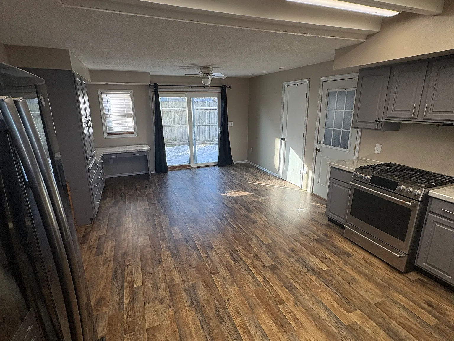 2 bed, 1000 sqft, $1,550 — Photo 2