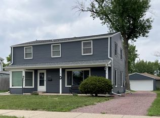 312 16th St, Windom, MN 56101