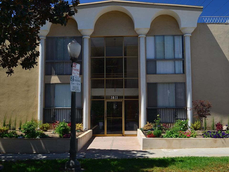 Controlled access building