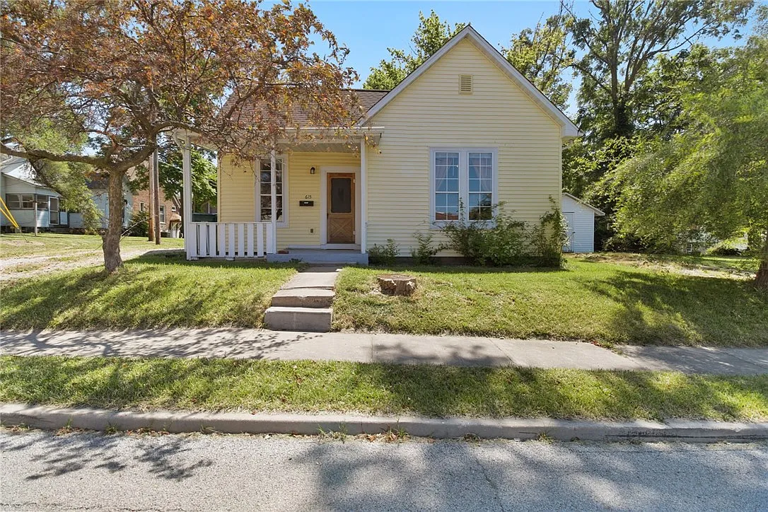 615 8th St photo 1