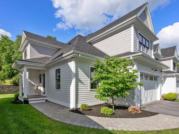 4 Southfield Ln #4, Sherborn, MA 01770