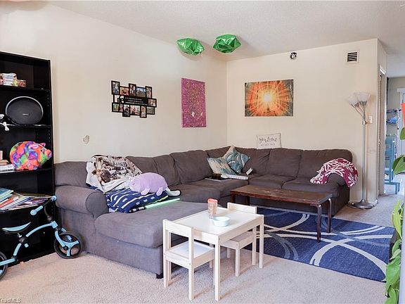 4th image of 222 Northpoint Ave Unit A
