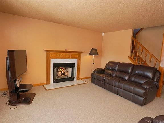 4th image of 484 Genesee St