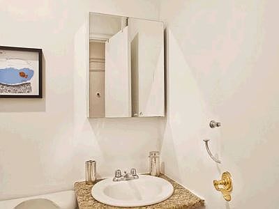 5th image of 305 E 44th St APT 1d
