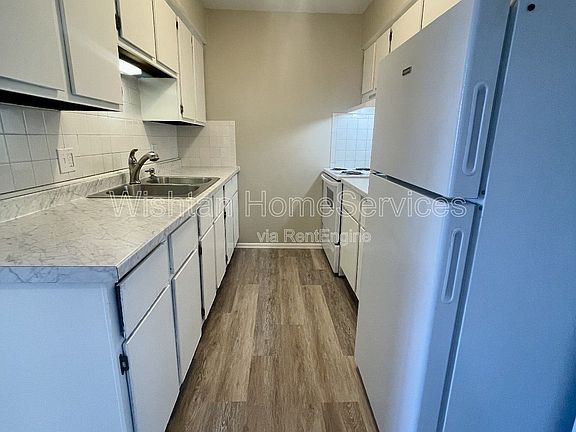 4th image of 201 Charleston Blvd #6