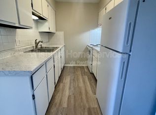 201 Charleston Blvd #6, Macomb, IL 61455