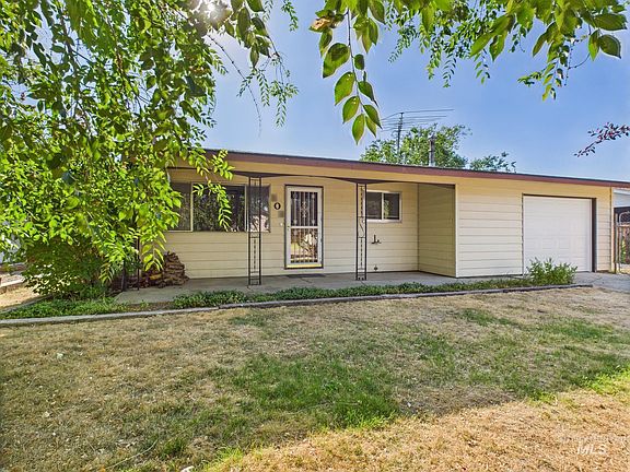 2nd image of 202 Sunny Ln
