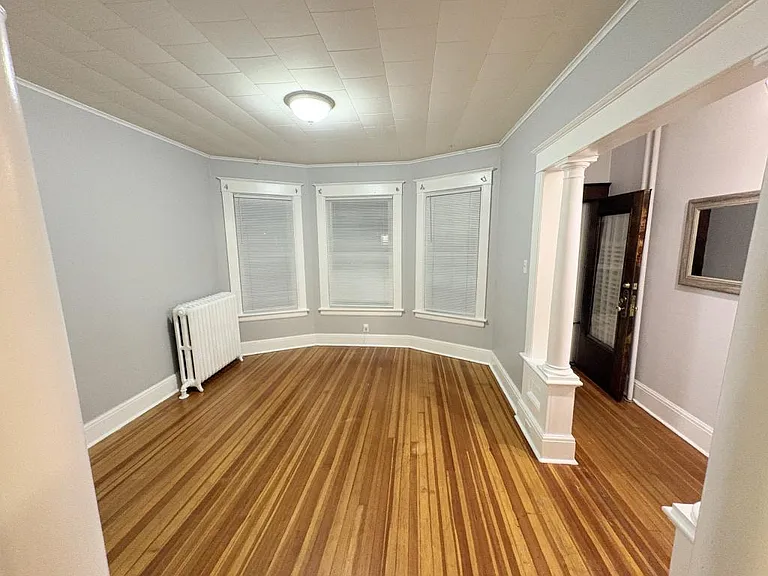 52 Grove Ave — Photo 5