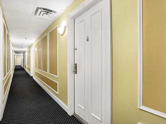 5th image of 230 E 9th St APT 405