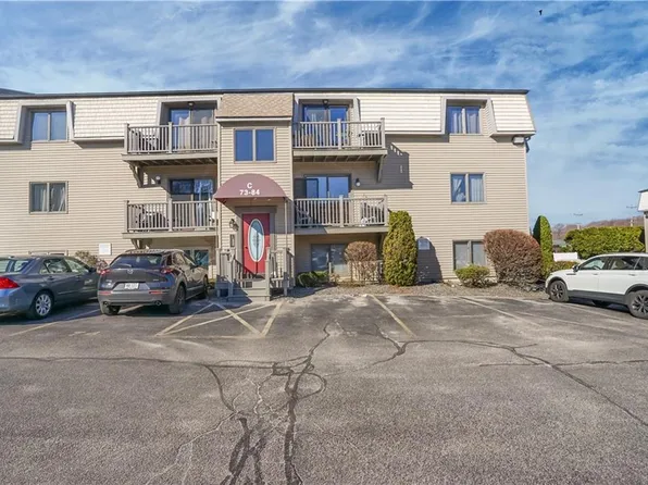 79 Village Ct, West Warwick, RI 02893