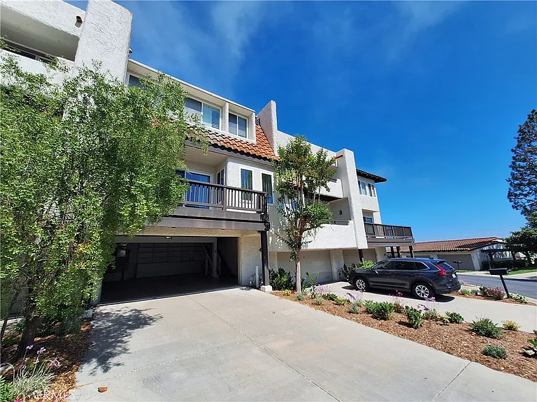 51 Aspen Way — Photo 1