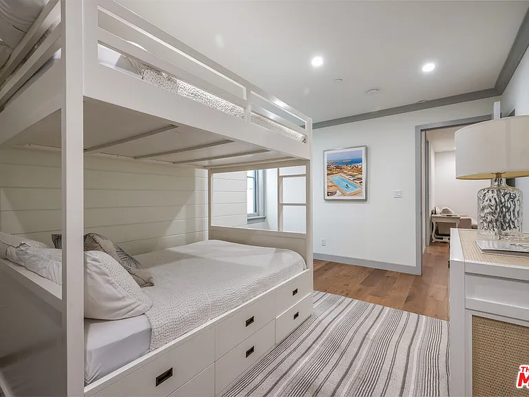 703 Bayview Dr — Photo 25