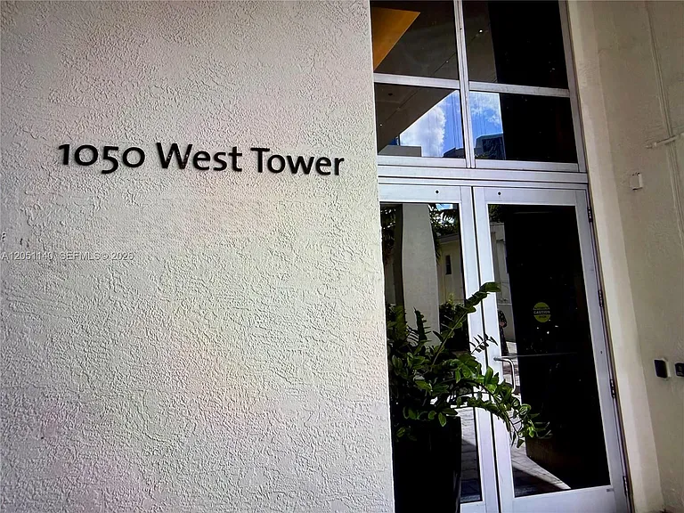 1050 Brickell Ave #2018 — Photo 2