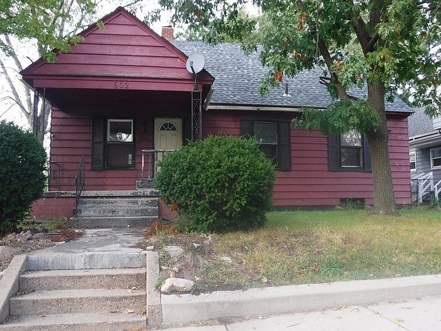 1st image of 602 E 10th St