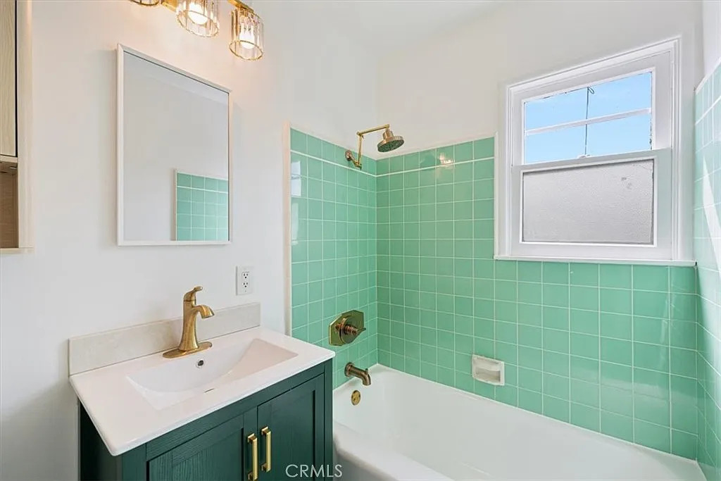Studio, 450 sqft, $1,998 — Photo 3