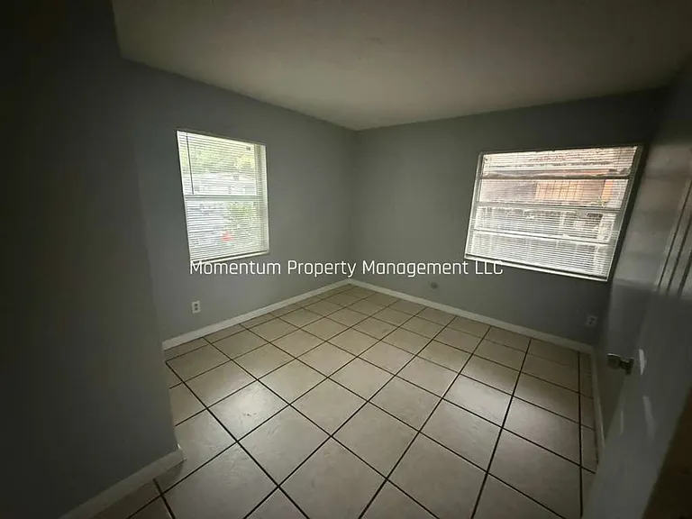 8405 N Elmer St — Photo 3