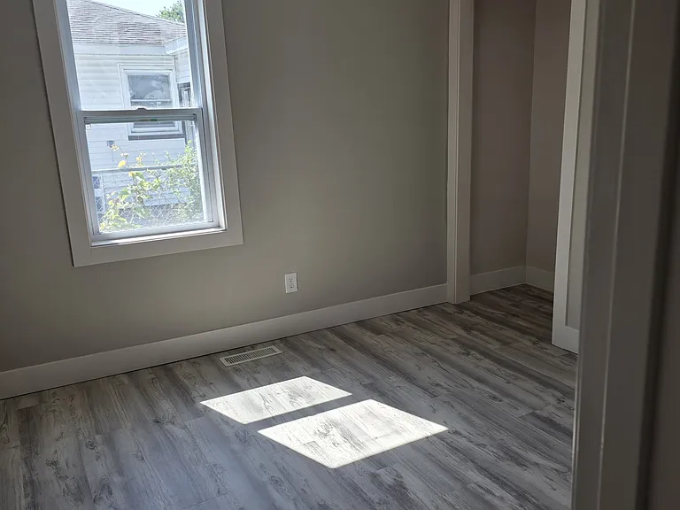 548 Meadowlawn St — Photo 4
