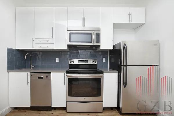 Rented by Avenues Real Estate | media 29