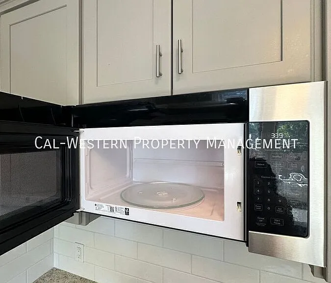 1385 Newport Ave — Photo 24