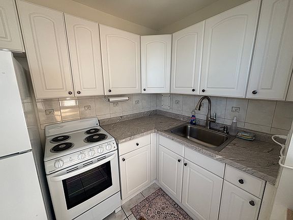 5th image of 5701 N Sheridan Rd APT 26Q
