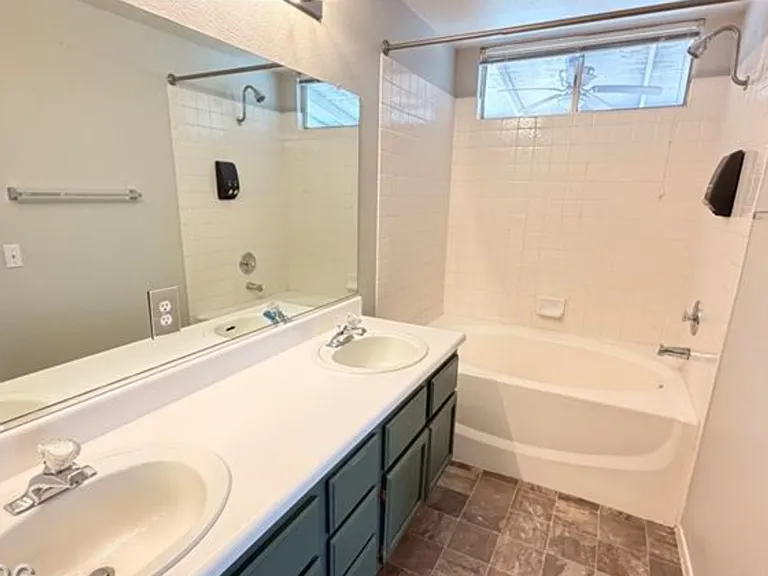 7220 Paradise Bay Dr — Photo 1