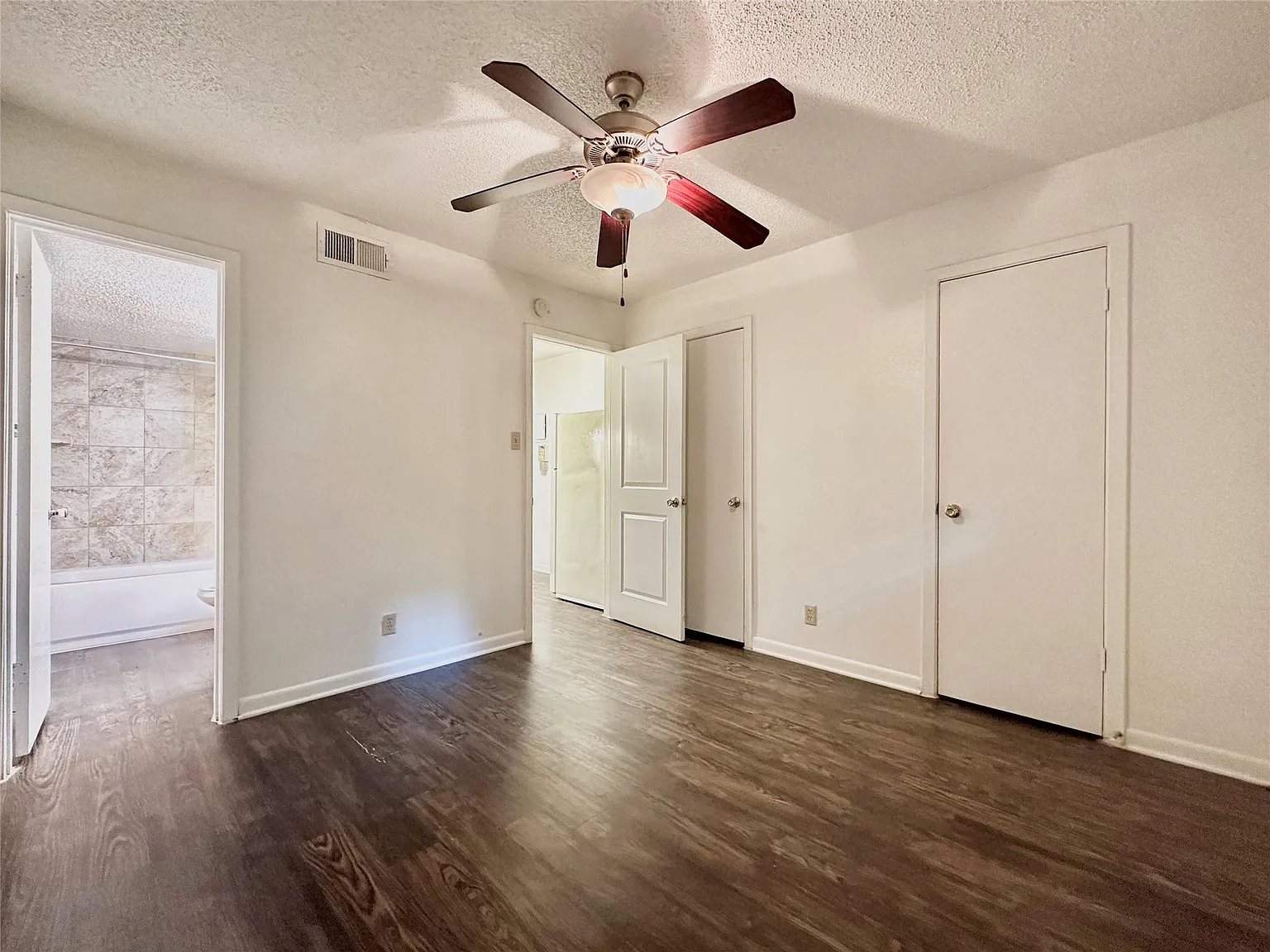1 bed, 1.0 bath, 450 sqft, $1,000 — Photo 4