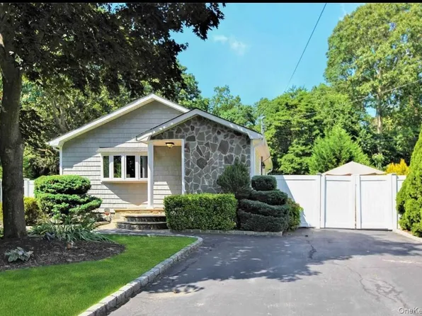 465 Wellwood Drive, Shirley, NY 11967