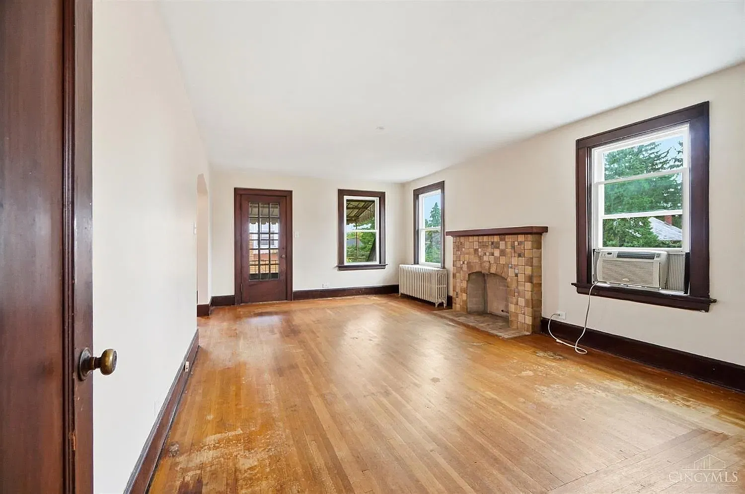 2 bed, 1050 sqft, $1,600 — Photo 2