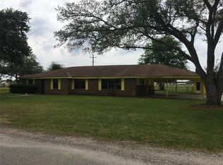 213 N Lake Dr, Winnie, TX 77665
