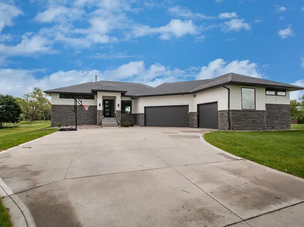 920 Wynstone Dr, Jefferson, SD 57038