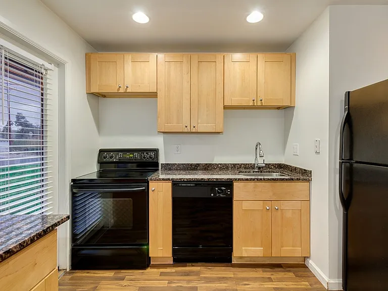 22nd Street Apartments 3007 — Photo 3