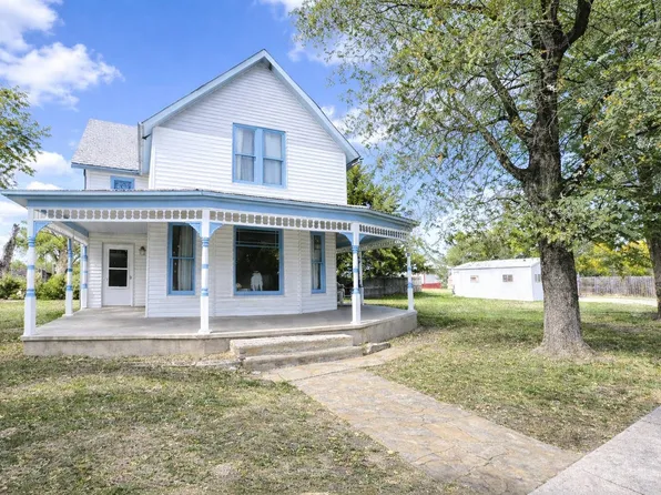 218 S 4th St, Lincoln, KS 67455