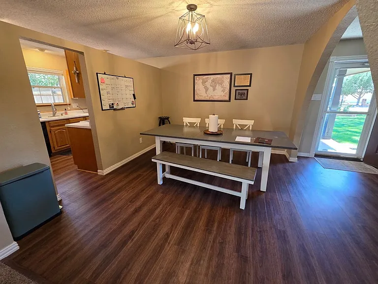 1604 Layton Ct — Photo 3