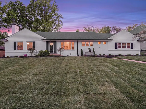 140 Stoneleigh Towers, Saint Louis, MO 63132