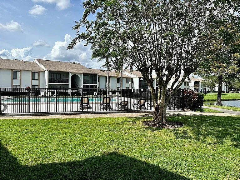 8205 Sun Spring Cir #B1 — Photo 11