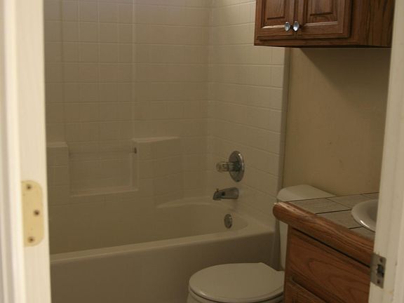 3rd image of 2631 Silvertree Dr