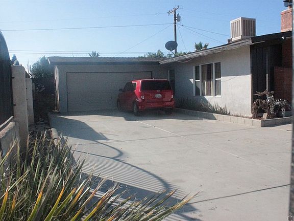 4th image of 25177 Yolanda Ave