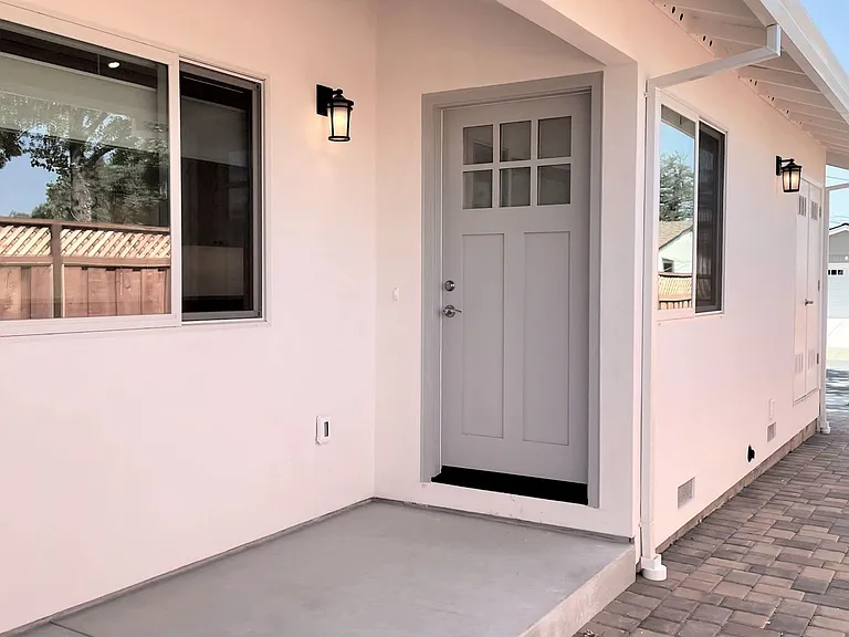 816 Selkirk Pl — Photo 3